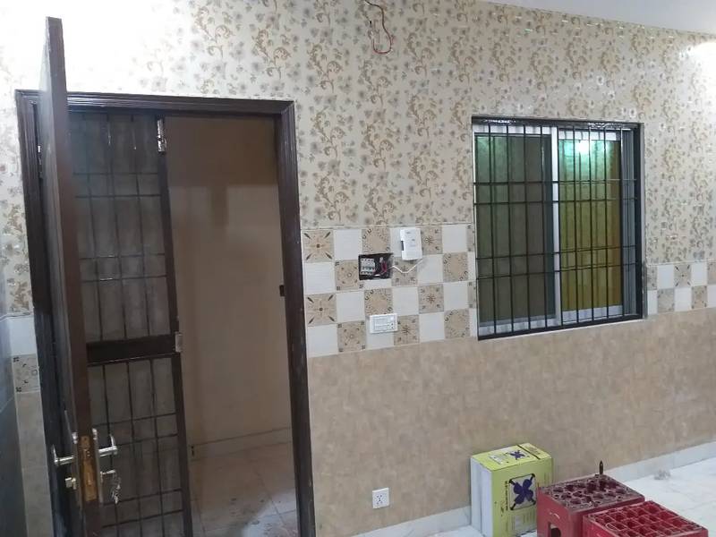 Single Room/Office Space for rent in johar town 0