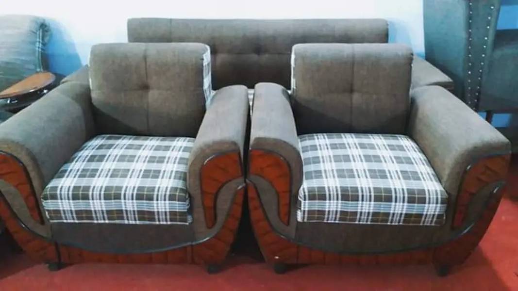 3 seater Sofa Combed with coshan free 2