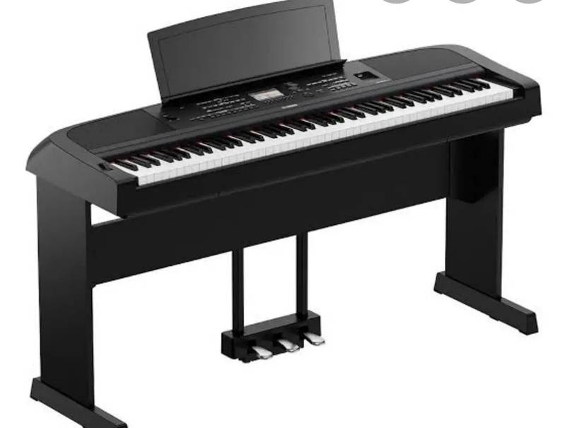 Yamaha DGX 670 digital 88 keys piano 0