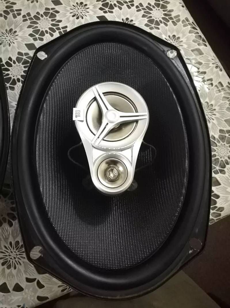 JBL Three-Way Speaker  in perfect condition 0