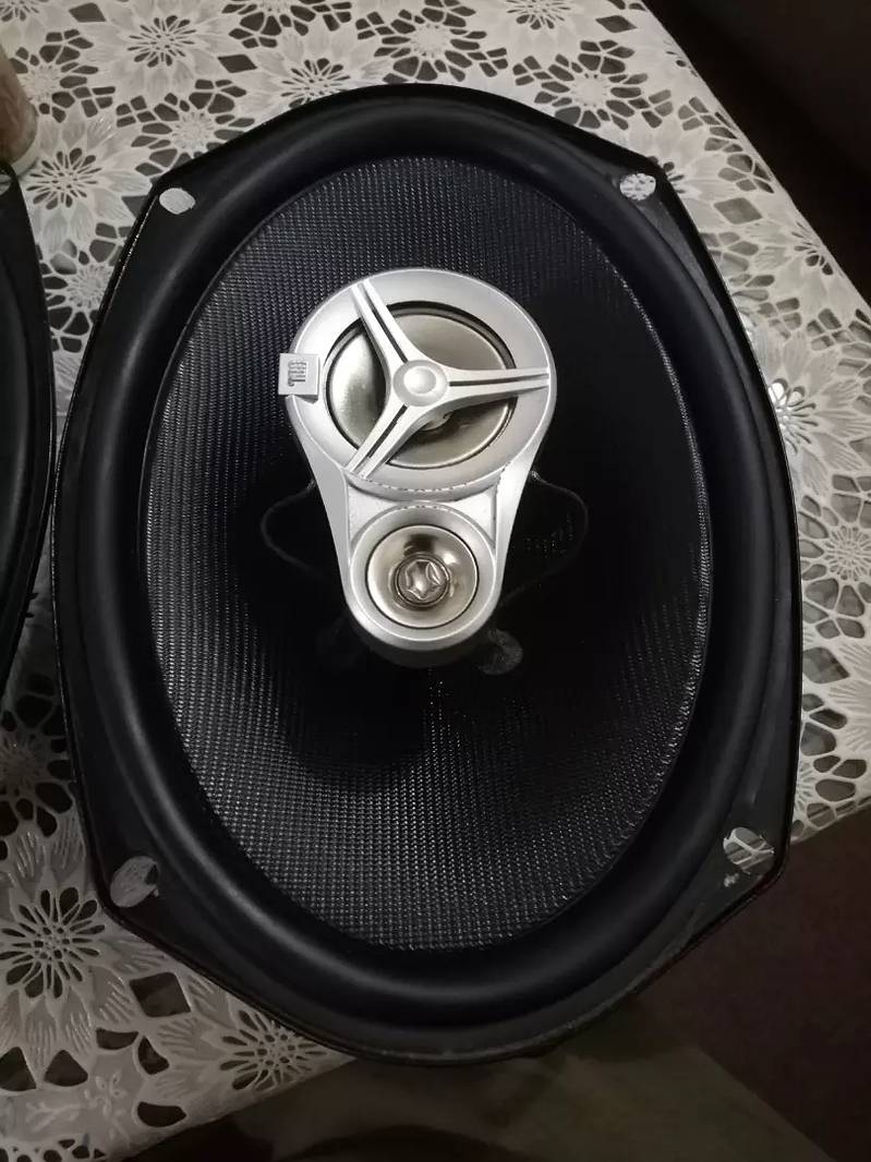 JBL Three-Way Speaker  in perfect condition 1