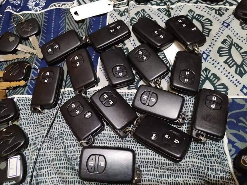 Smart key maker all types cars keys making & chip key  programming 9