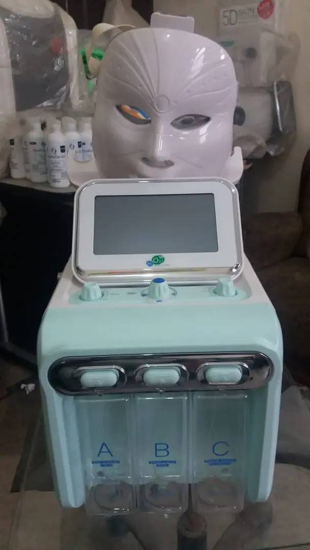 Hydra facial machines available with training 1