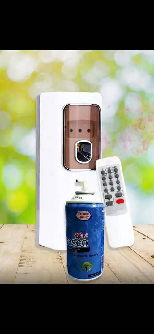 Automatic room perfume dispenser with remote USE WITH ELECTRICITY 0