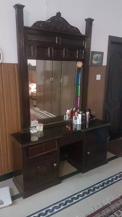 Dressing table