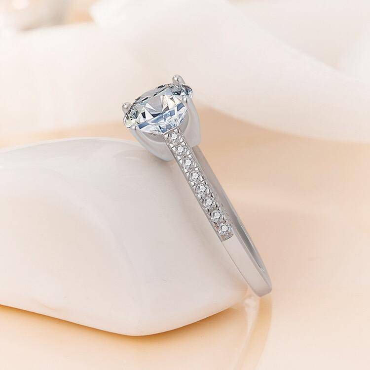Round Cut Enagement/Wedding Diamond Ring 3