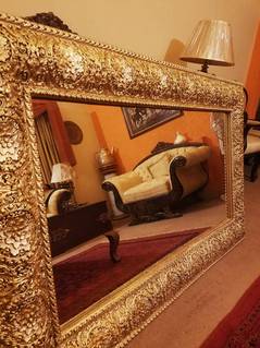 beautiful carved gold mirror in good condition