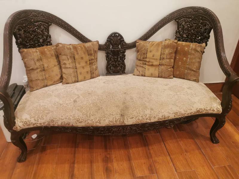 Two Seater Settee Dewan 1
