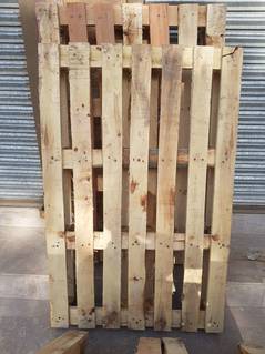 Used-new wooden pallets