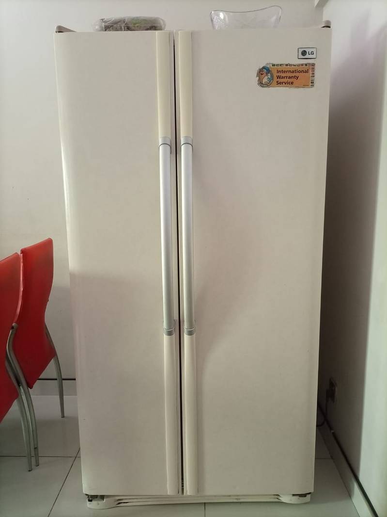 LG side by side Refrigerator 0