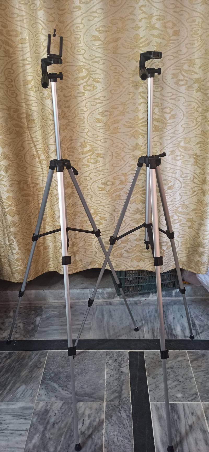 Tripod Stand For Mobile Camera  / Home Delivery Available 1