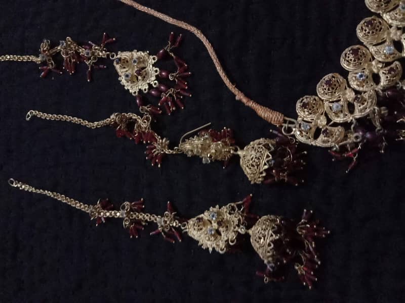 gold plated bridal set artificial looking like gold 1
