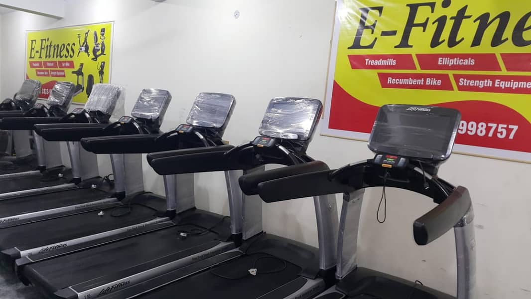 (BtLhr) Life Fitness USA Comercial Treadmills 3