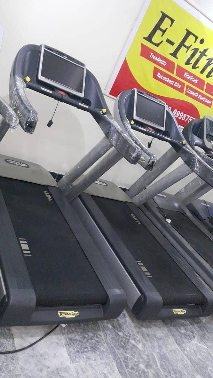 (BtLhr) Life Fitness USA Comercial Treadmills 5