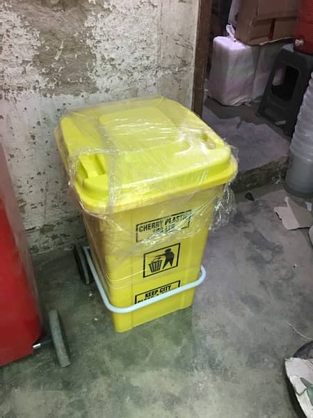 Dustbin 100 liters 9