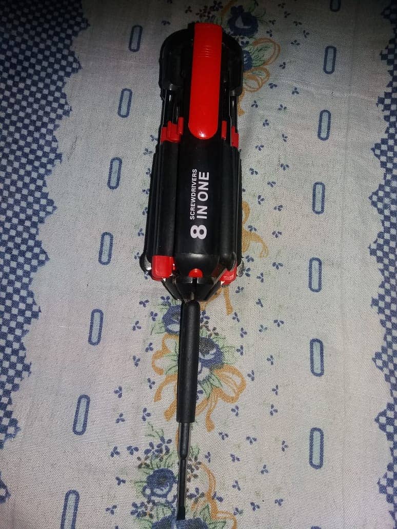 MULTI TOOL SCREW DRIVE WITH TORCH 1