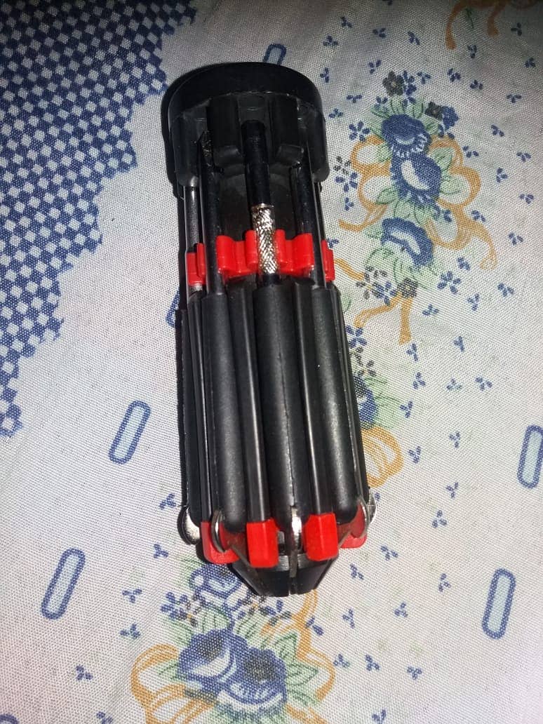 MULTI TOOL SCREW DRIVE WITH TORCH 3