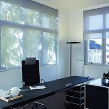 Tile ceiling,wallpaper , vinyl Flooring, wood flooring, Window blinds 3