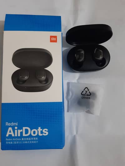 Redmi Airbuds slightly used almost new, 7 to 8 hours bettery timing 0