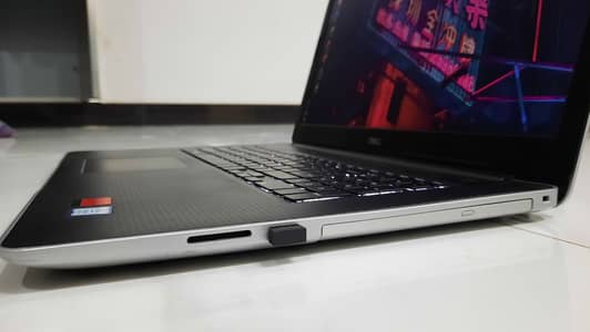 Dead Dell Inspiron 3780 Core i7  17 Inches