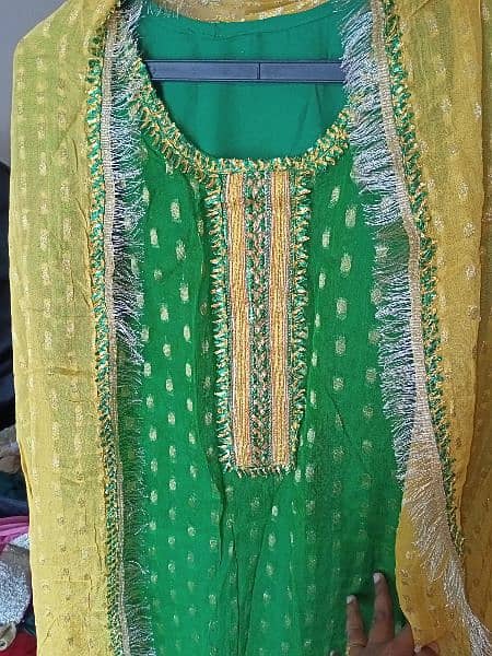 beautiful mehndi outfit with chorri daar pajama n doptta 1