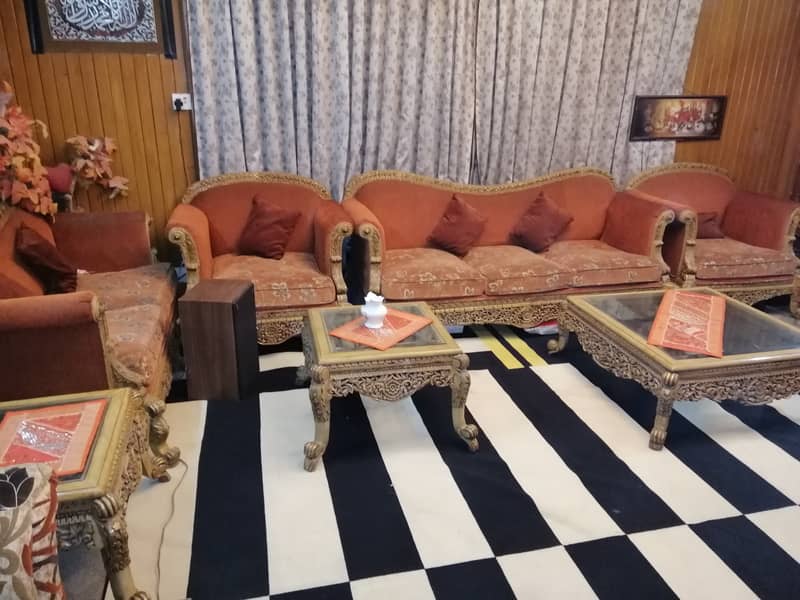 chiniyoti sofa 7 seater 3 table for sell condition 8.9 3