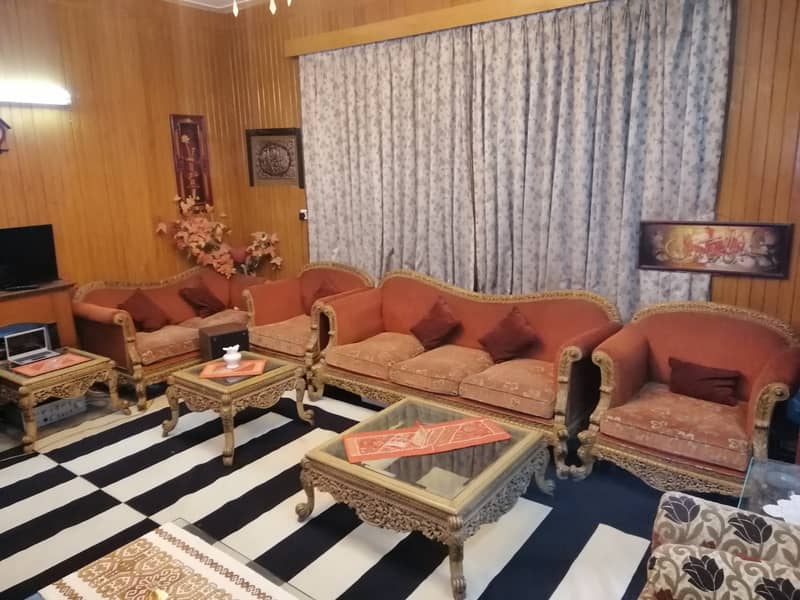 chiniyoti sofa 7 seater 3 table for sell condition 8.9 5