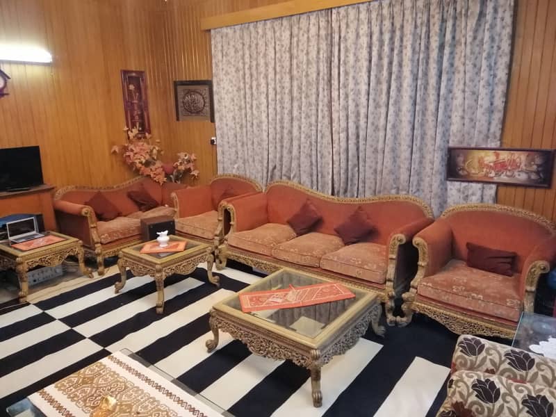 chiniyoti sofa 7 seater 3 table for sell condition 8.9 6