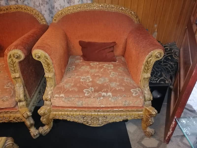 chiniyoti sofa 7 seater 3 table for sell condition 8.9 7