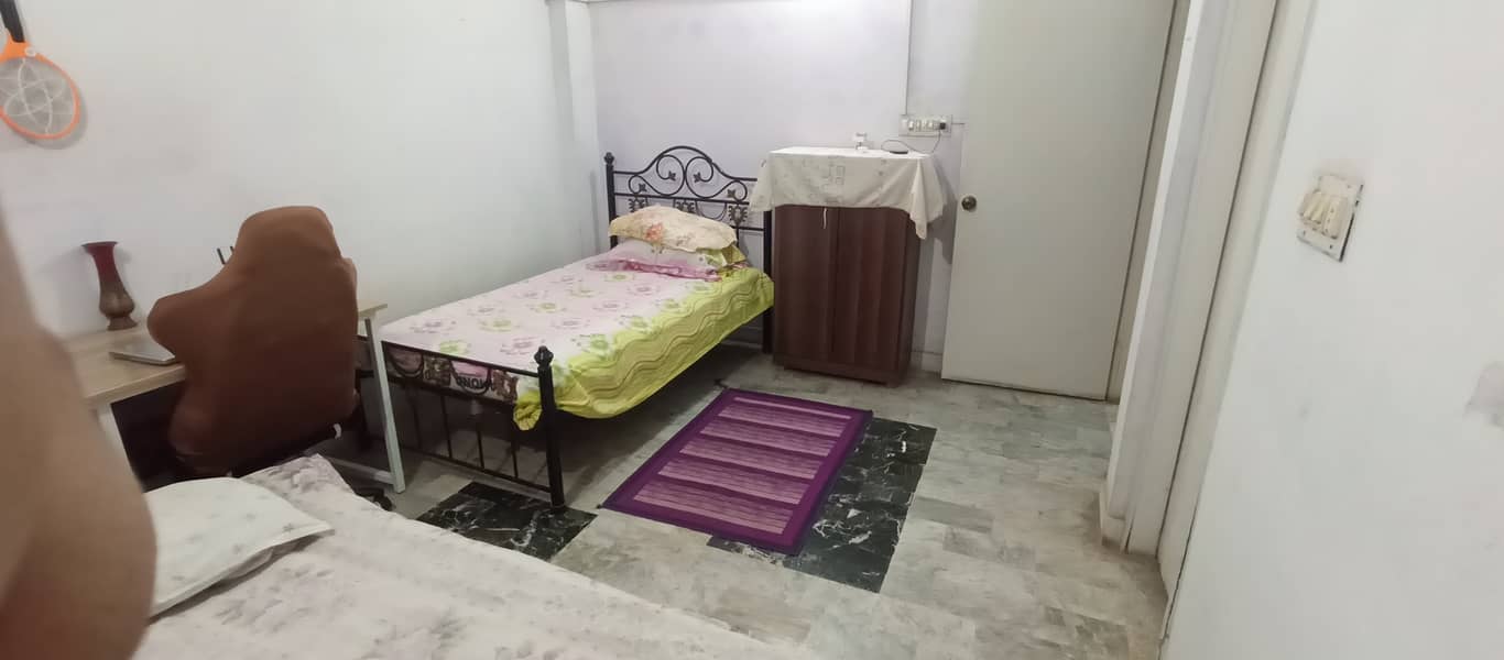 5 room flat for sale in Bab e Ghazi, near Nagan Chowrangi 1