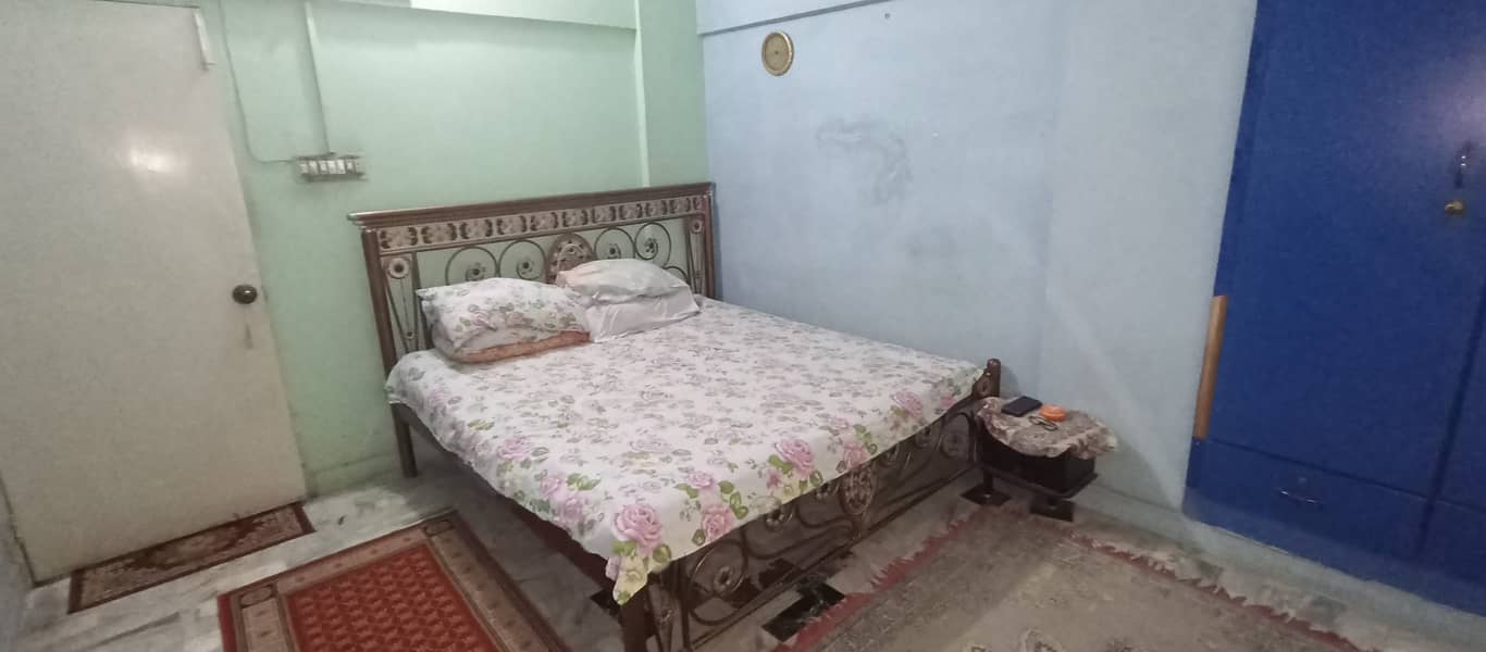 5 room flat for sale in Bab e Ghazi, near Nagan Chowrangi 8