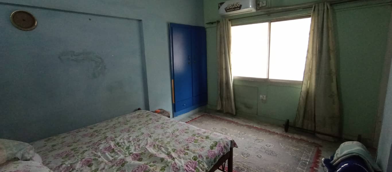 5 room flat for sale in Bab e Ghazi, near Nagan Chowrangi 9