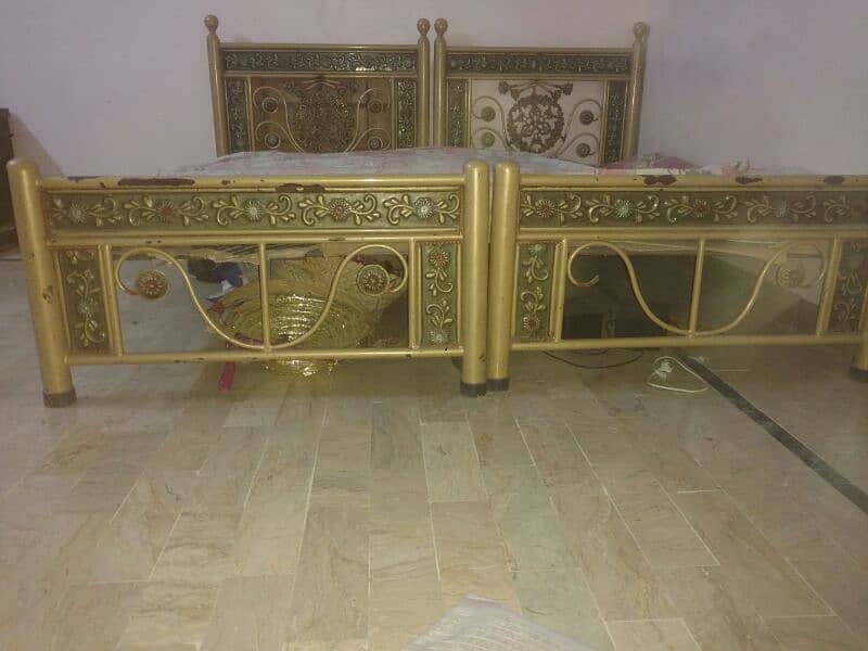 i am selling my 2 iron bed with mattress 0