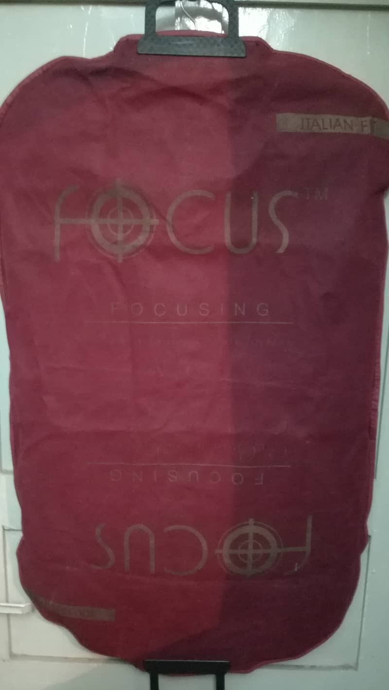 Focus Brand 2 piece suit Medium 48 size in great condition 4