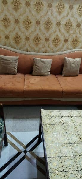 Beautiful   5 seater sofa set  in mint condition for sale. Negotiable. 6