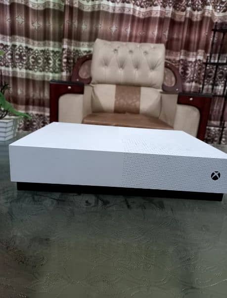 XBOX one S 1TB (disc free) 3