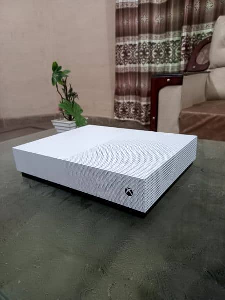 XBOX one S 1TB (disc free) 5