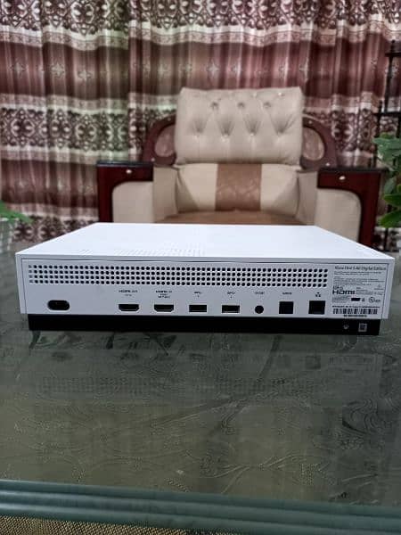 XBOX one S 1TB (disc free) 4