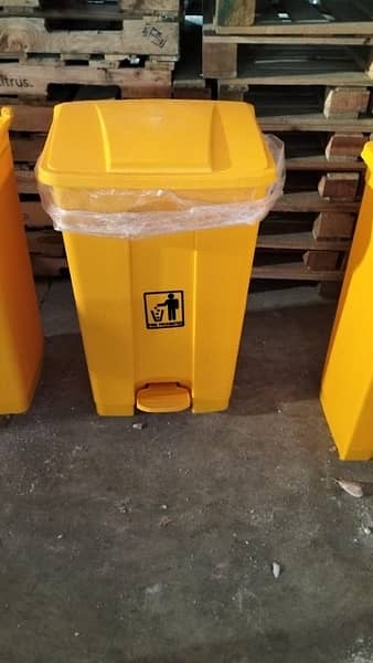 Dustbins / pedal bins 2