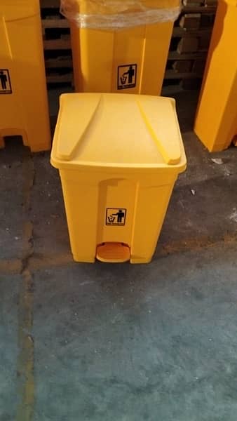 Dustbins / pedal bins 4