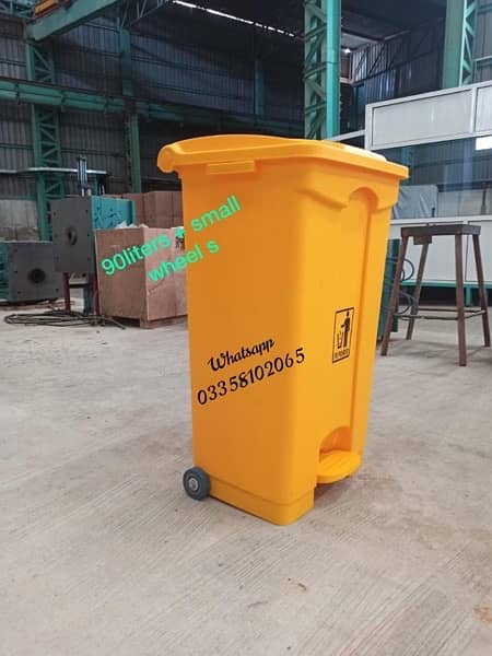 Dustbins / pedal bins 14