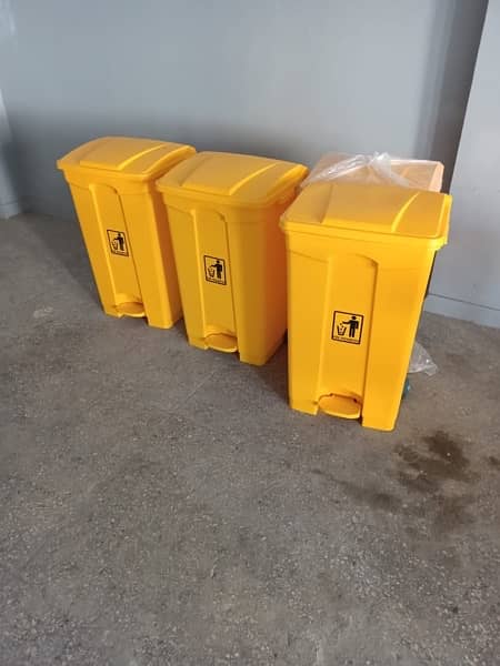 Dustbins / pedal bins 19