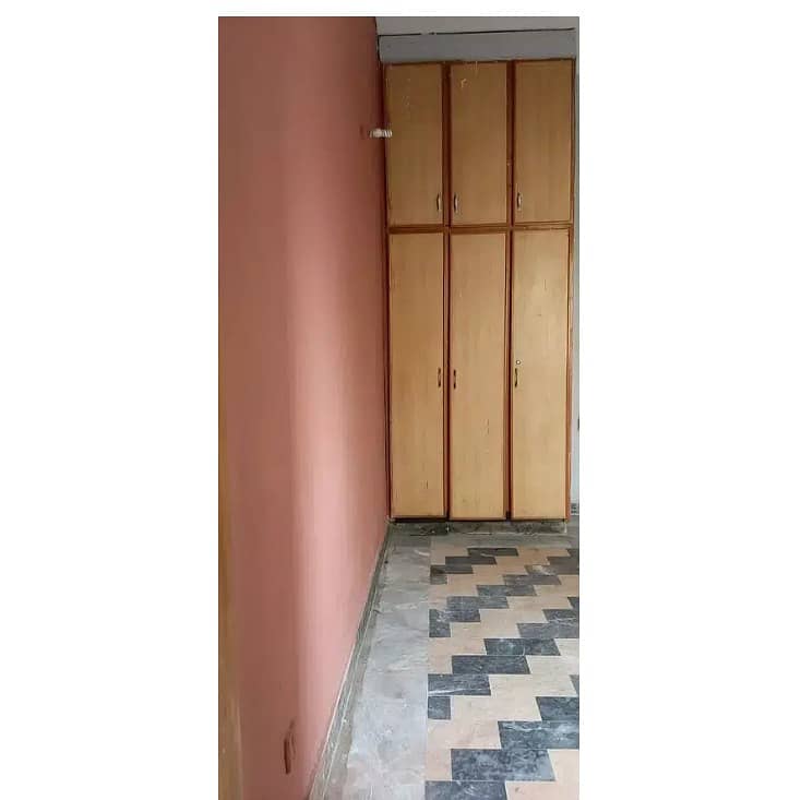 Room for rent Rs 12,000 per month at Mustafa town Lahore. 2