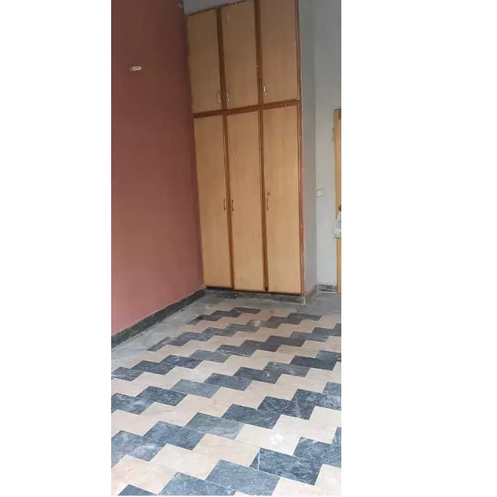 Room for rent Rs 12,000 per month at Mustafa town Lahore. 4