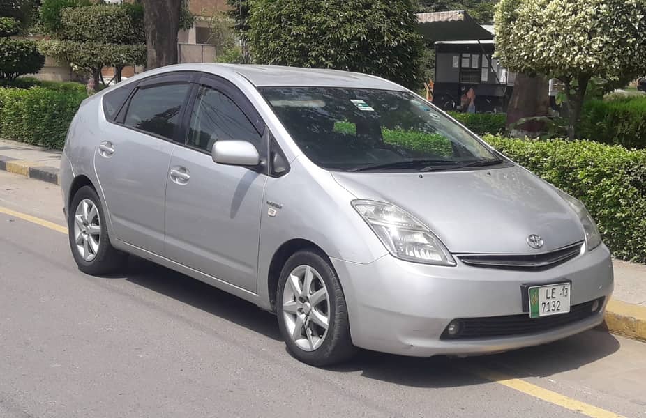 Toyota Prius 1500cc for sale Lahore 2