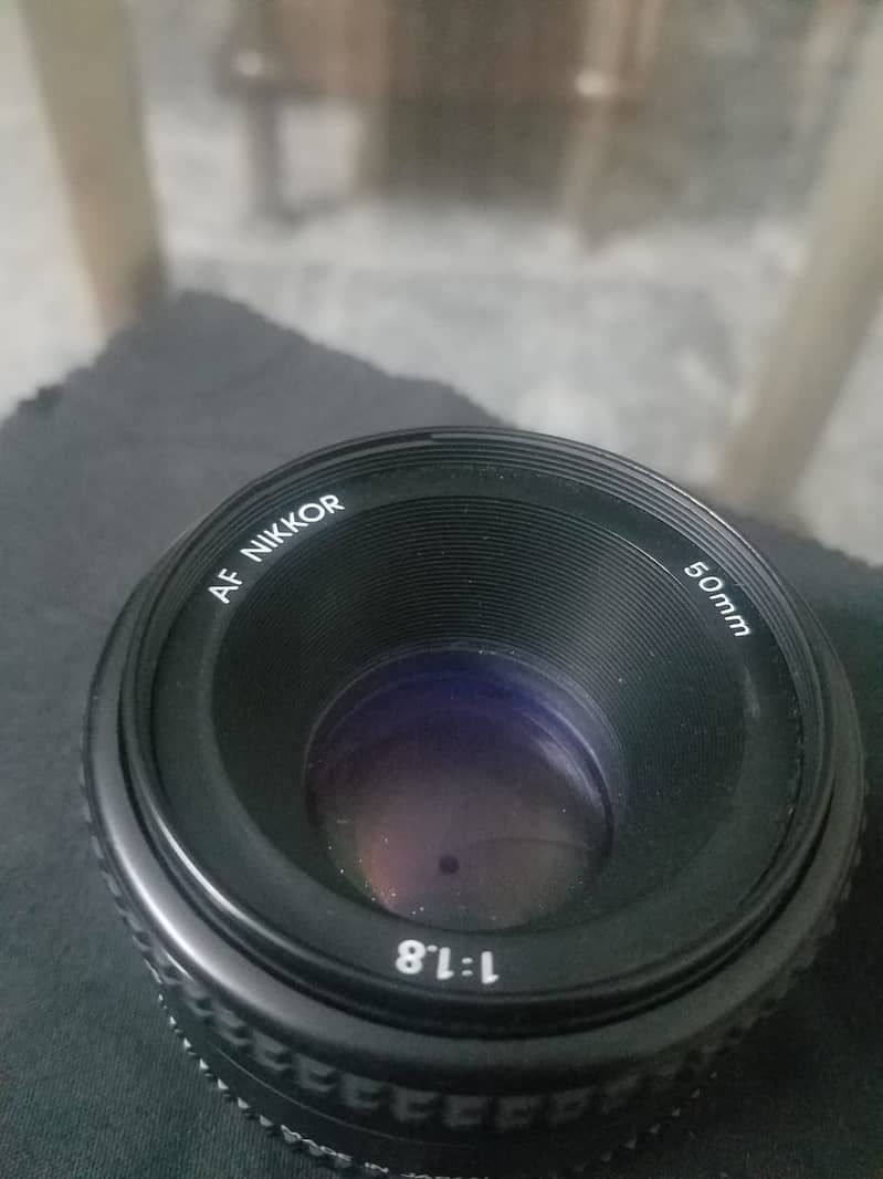 Nikon AF NIKKOR 50mm f/1.8D Lens 1