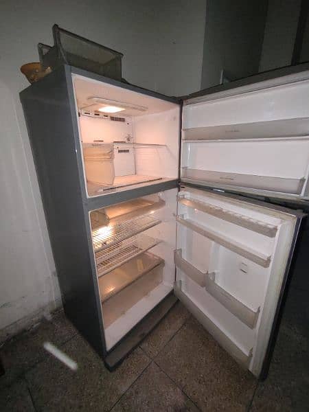 Hitachi japan non farost  full size fridge 1