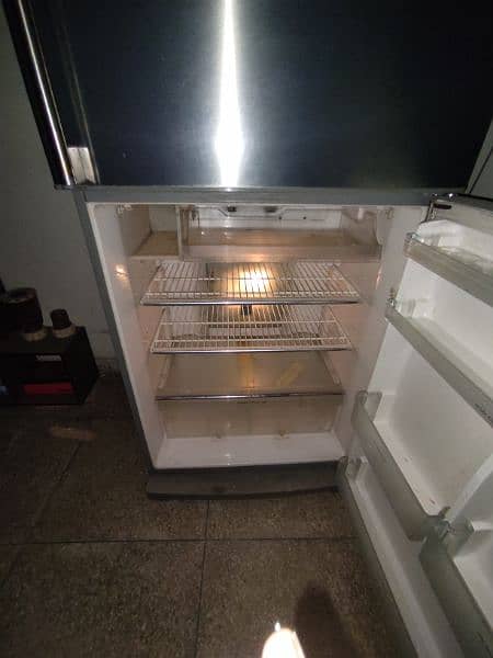 Hitachi japan non farost  full size fridge 2