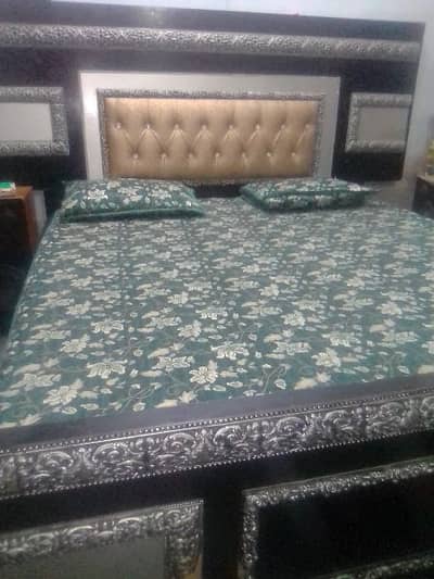 king size bed with side daraz with matress very good condition used on