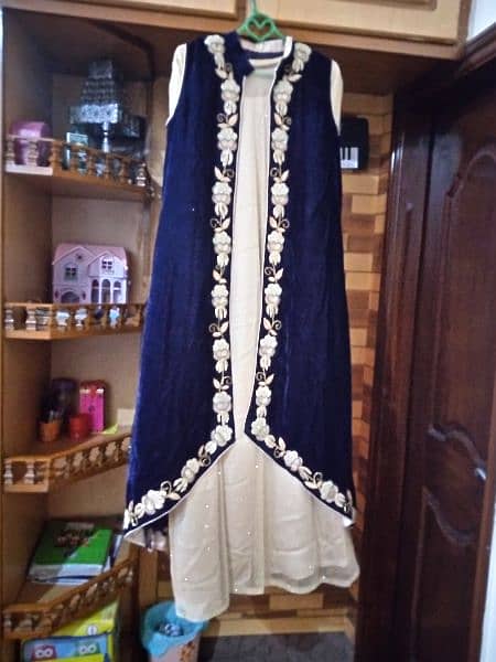 1 time used maxi with walvet gown 0